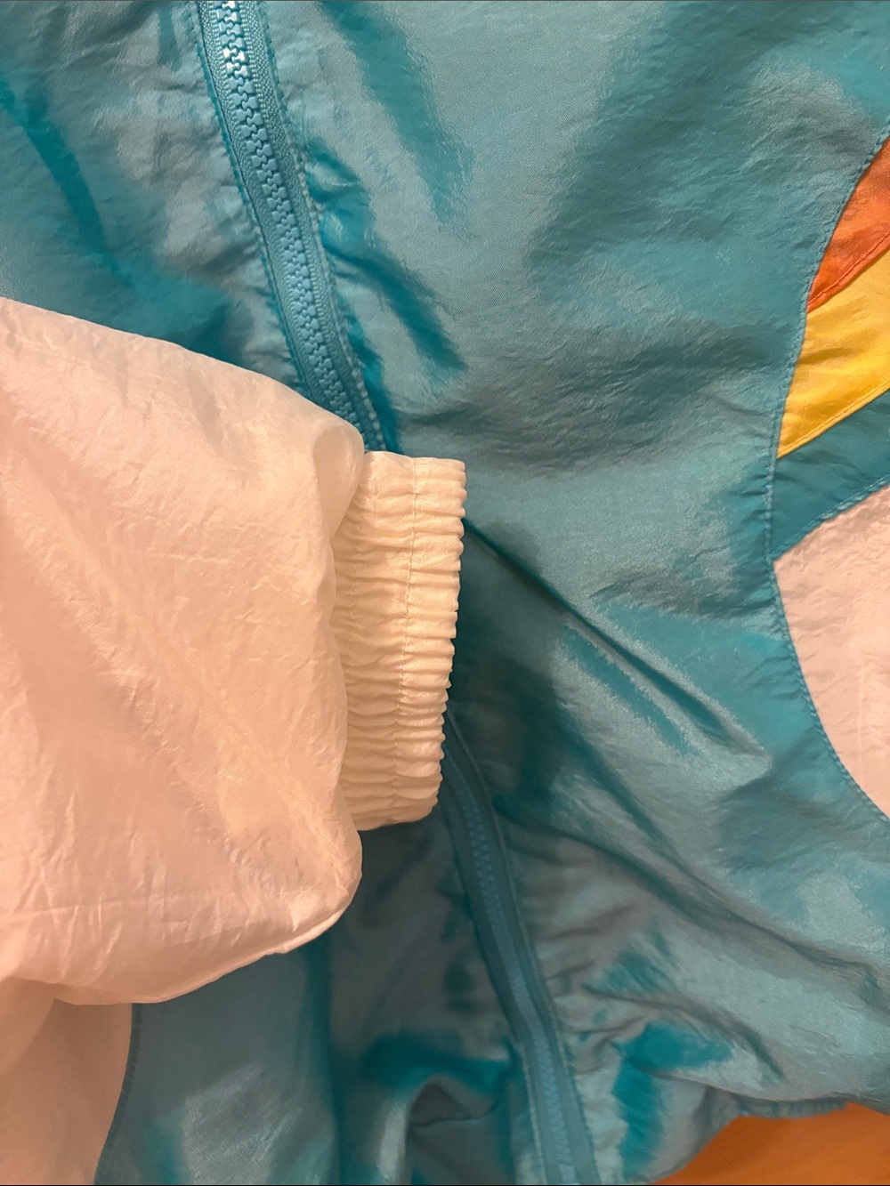 Vintage 1980’s women’s windbreaker jacket by “Colin” shoulder pads - Picture 6 of 9